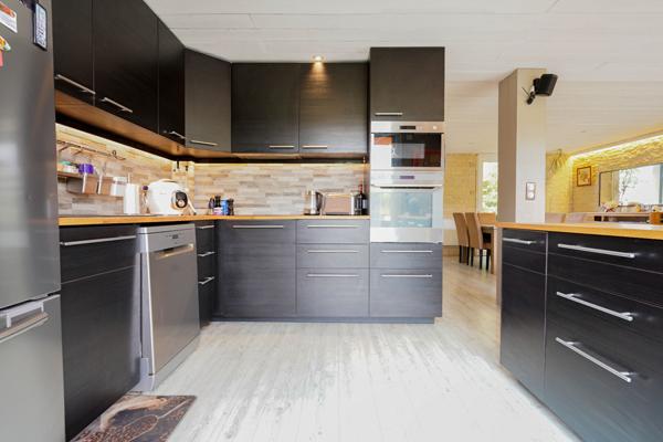 Maison 5 pièces - piscine - hangar - terrain 1500m²