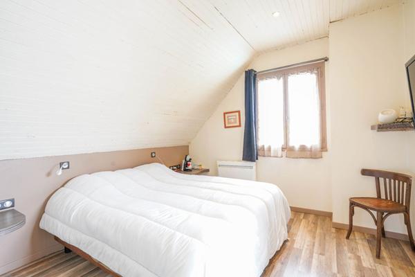 Maison 5 pièces - piscine - hangar - terrain 1500m²