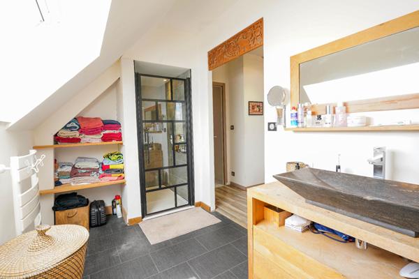 Maison 5 pièces - piscine - hangar - terrain 1500m²