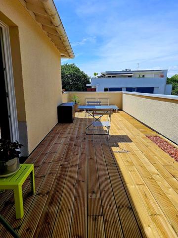 Dpt Pyrénées Atlantiques (64) A vendre Appartement T3 de 72 m² habitables + grande terrasse de 45 m² et 2 balcons - Dernier étage avec vue