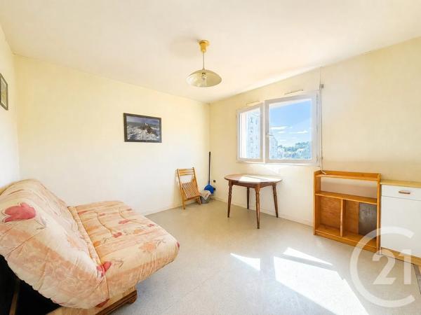 Appartement T1 à vendre  1 pièce - 32,25 m 2   LA ROCHE SUR YON  - 85
