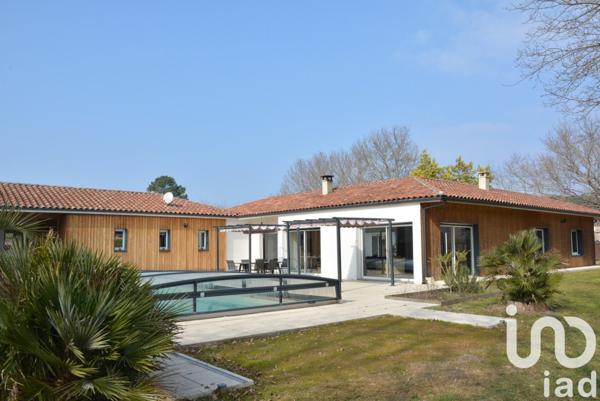 Maison d’architecte 6 pièces de 229 m² à Sainte-Eulalie-en-Born (40200)