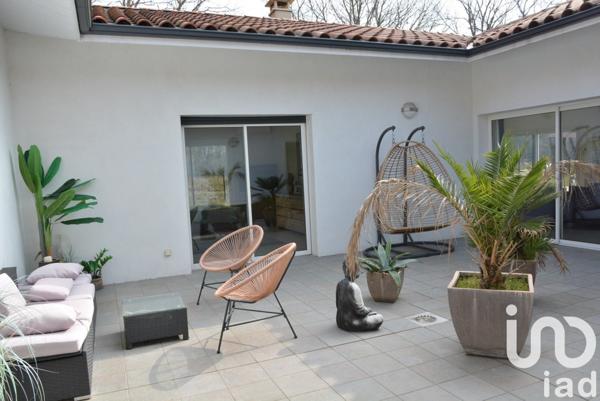 Maison d’architecte 6 pièces de 229 m² à Sainte-Eulalie-en-Born (40200)