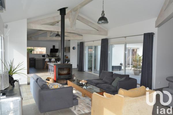 Maison d’architecte 6 pièces de 229 m² à Sainte-Eulalie-en-Born (40200)