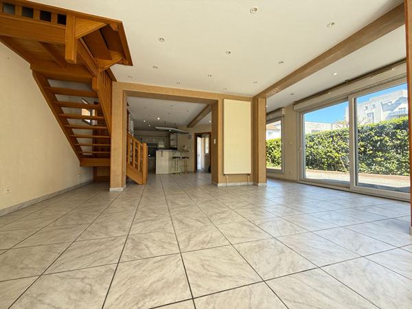 Maison de ville à Lons-Le-Saunier/ 6 pièces / 4 chambres / 163.24 m²