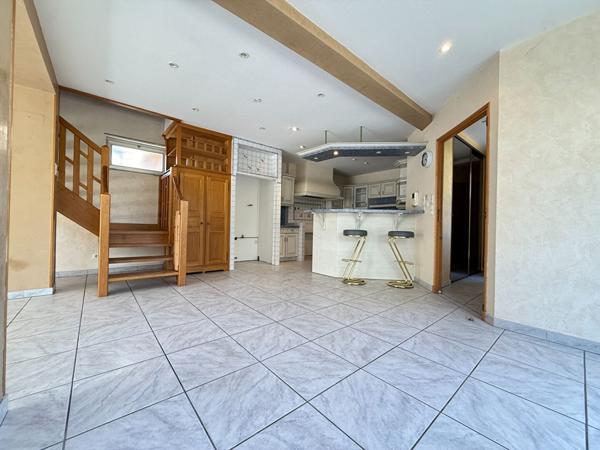 Maison de ville à Lons-Le-Saunier/ 6 pièces / 4 chambres / 163.24 m²
