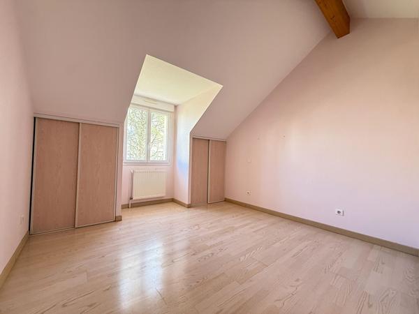 Maison de ville à Lons-Le-Saunier/ 6 pièces / 4 chambres / 163.24 m²