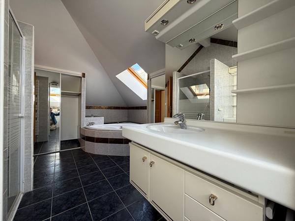 Maison de ville à Lons-Le-Saunier/ 6 pièces / 4 chambres / 163.24 m²