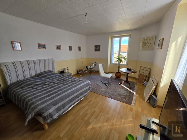 Maison
                                                                                                                                                                                                                                                                                                                        6 pièce(s)                                                                                                                                                                                                          4 chambre(s)                                                                                                                                                                                                          149  m²