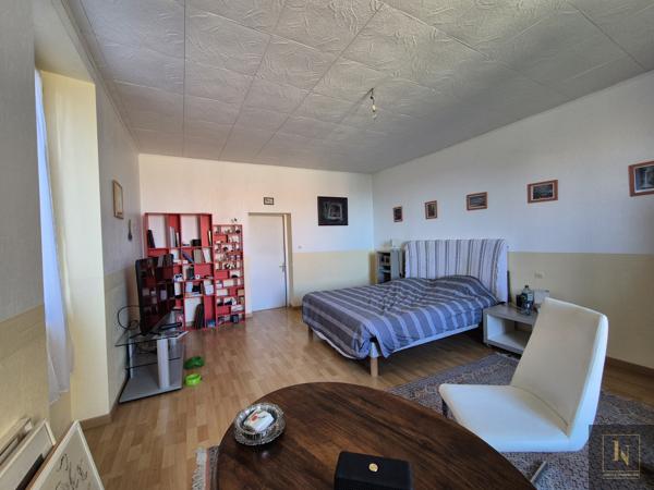Maison
                                                                                                                                                                                                                                                                                                                        6 pièce(s)                                                                                                                                                                                                          4 chambre(s)                                                                                                                                                                                                          149  m²