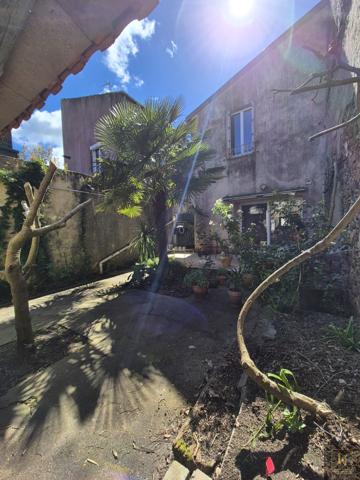 Maison
                                                                                                                                                                                                                                                                                                                        6 pièce(s)                                                                                                                                                                                                          4 chambre(s)                                                                                                                                                                                                          149  m²