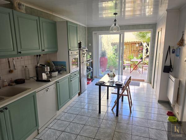 Maison
                                                                                                                                                                                                                                                                                                                        6 pièce(s)                                                                                                                                                                                                          4 chambre(s)                                                                                                                                                                                                          149  m²
