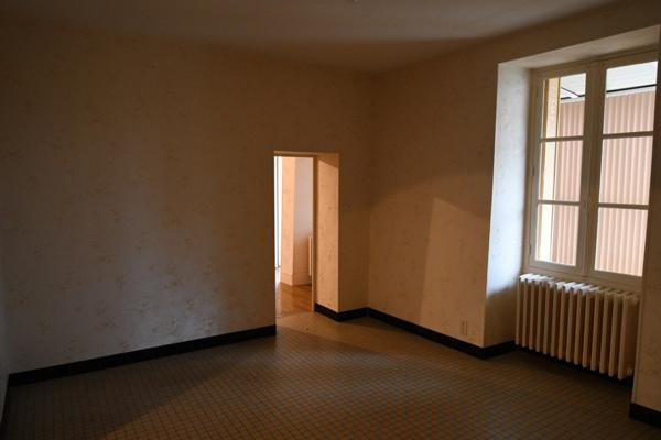 Maison à vendre 5 pièces proche de SAINT AMAND MONTROND (18)