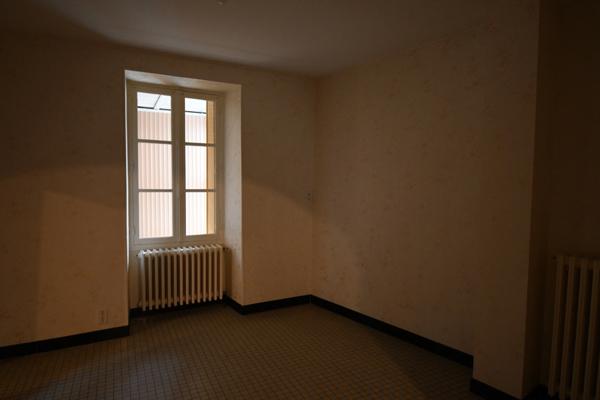 Maison à vendre 5 pièces proche de SAINT AMAND MONTROND (18)