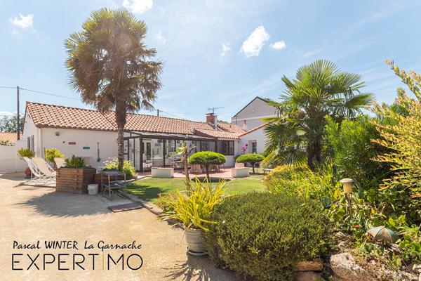 La Garnache (85710) Magnifique longère rénovée, 4 chambres, piscine couverte