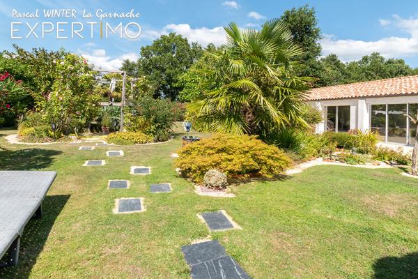 La Garnache (85710) Magnifique longère rénovée, 4 chambres, piscine couverte