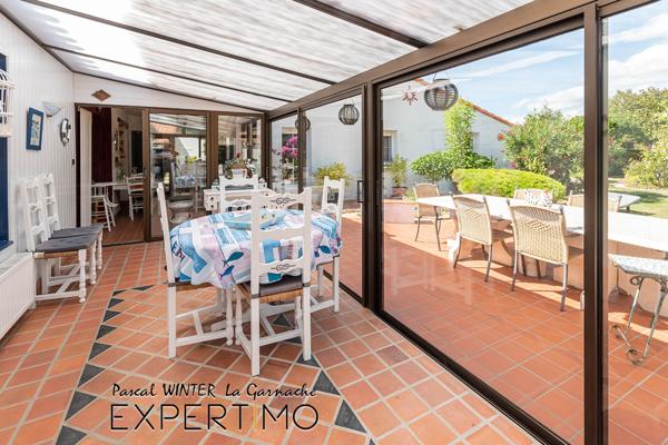La Garnache (85710) Magnifique longère rénovée, 4 chambres, piscine couverte