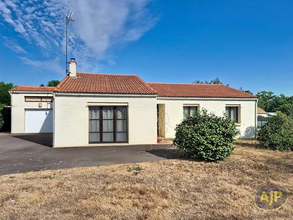 Maison à vendre La Roche Sur Yon - 4 pièces, 110m² avec 3 chambre(s) à 242 650€ - AJP Immobilier La Roche-sur-Yon