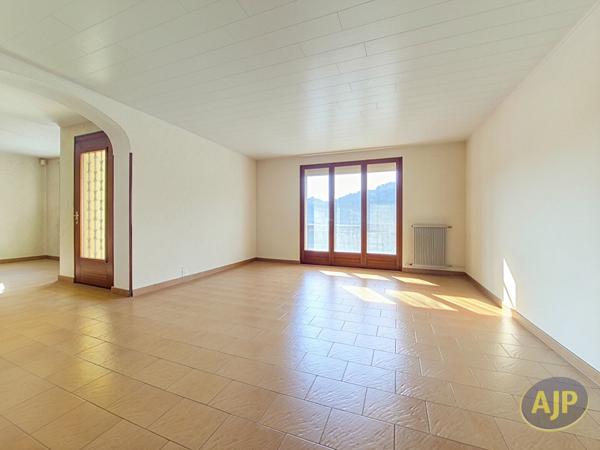 Maison à vendre La Roche Sur Yon - 4 pièces, 110m² avec 3 chambre(s) à 242 650€ - AJP Immobilier La Roche-sur-Yon