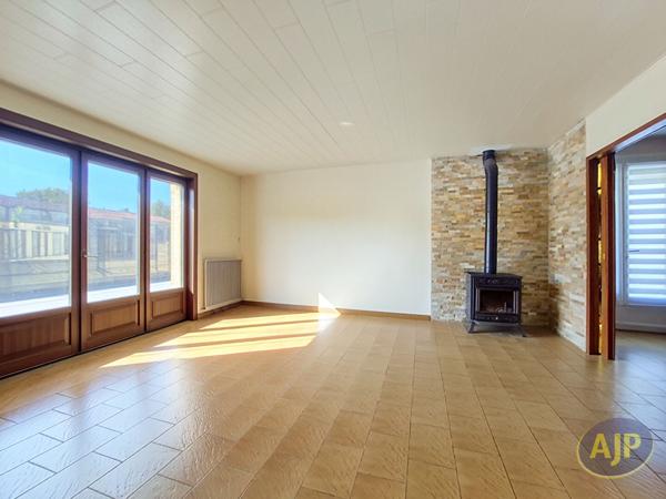 Maison à vendre La Roche Sur Yon - 4 pièces, 110m² avec 3 chambre(s) à 242 650€ - AJP Immobilier La Roche-sur-Yon