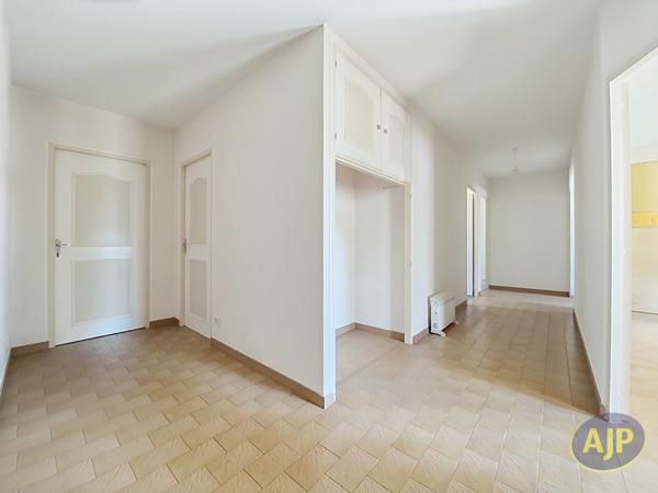 Maison à vendre La Roche Sur Yon - 4 pièces, 110m² avec 3 chambre(s) à 242 650€ - AJP Immobilier La Roche-sur-Yon