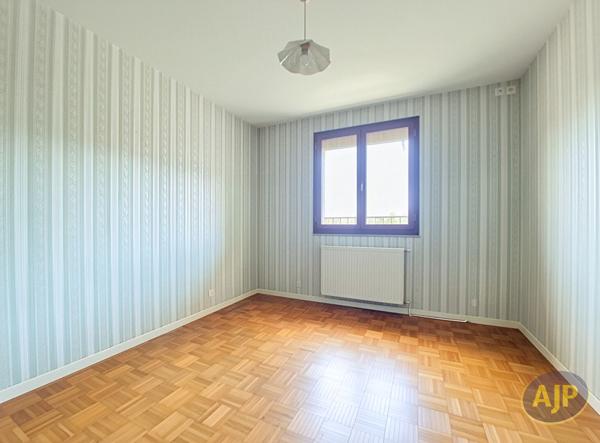 Maison à vendre La Roche Sur Yon - 4 pièces, 110m² avec 3 chambre(s) à 242 650€ - AJP Immobilier La Roche-sur-Yon