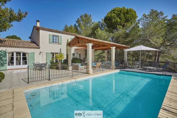 Villa familiale avec piscine, studio indépendant et bail commercial unique au cœur du Pont Royal