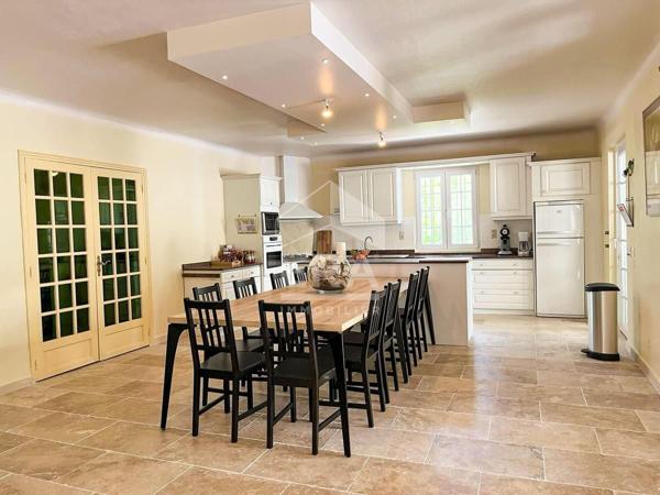 Vidauban 170m² 6 pièces, piscine, double garages, sur 2000m² de terrain