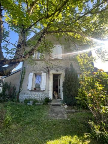 Charmante maison de village à Chezal-Benoît de 99 m2 3 chambres, dépendances et terrain potager