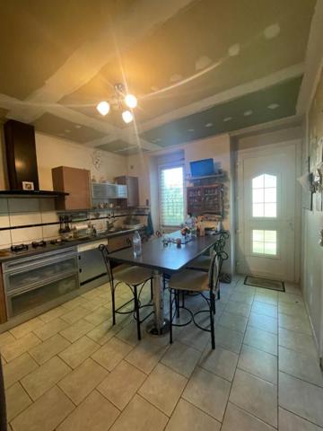 Charmante maison de village à Chezal-Benoît de 99 m2 3 chambres, dépendances et terrain potager