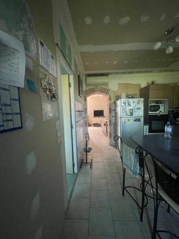 Charmante maison de village à Chezal-Benoît de 99 m2 3 chambres, dépendances et terrain potager