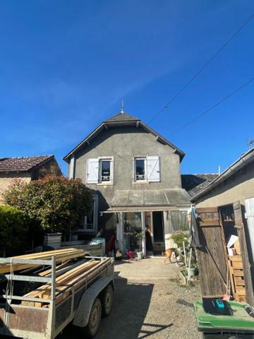 Charmante maison de village à Chezal-Benoît de 99 m2 3 chambres, dépendances et terrain potager