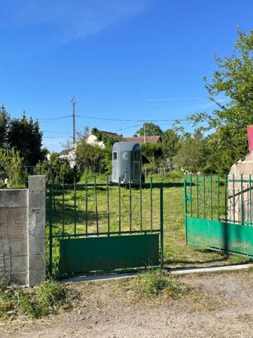 Charmante maison de village à Chezal-Benoît de 99 m2 3 chambres, dépendances et terrain potager