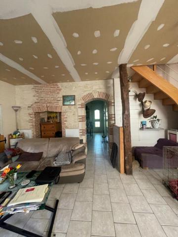 Charmante maison de village à Chezal-Benoît de 99 m2 3 chambres, dépendances et terrain potager