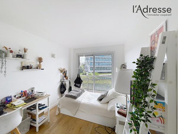 Appartement Suresnes 5 pièce(s) 89.02 m2 avec 2 balcons terrasse