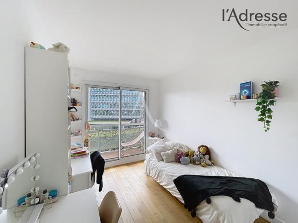 Appartement Suresnes 5 pièce(s) 89.02 m2 avec 2 balcons terrasse