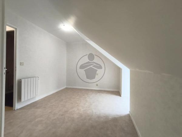 Location                                                      Appartement
                        
                     2 pièces                      37 m2                     à Baume-les-Dames
