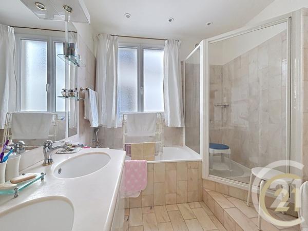 Appartement F6 à vendre  6 pièces - 123,46 m 2   PARIS  - 75011