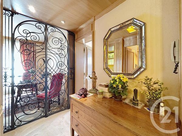 Appartement F6 à vendre  6 pièces - 123,46 m 2   PARIS  - 75011