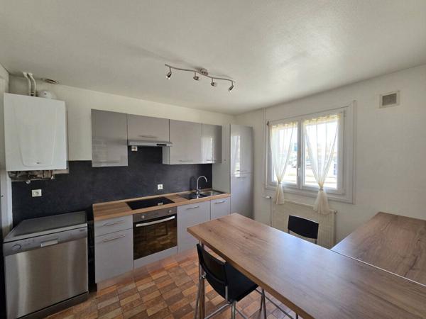 Maison familiale avec garages, à 15 min à pied de la gare du Mans