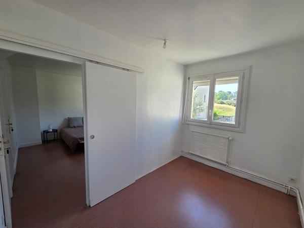 Maison familiale avec garages, à 15 min à pied de la gare du Mans
