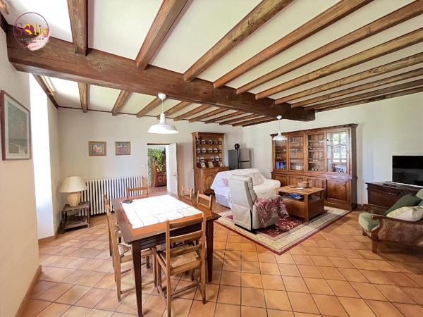 Propriété charentaise à 10 minutes de COGNAC ! À ...