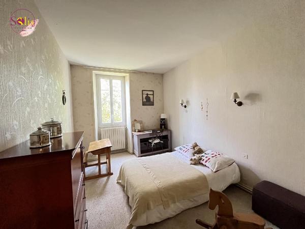 Propriété charentaise à 10 minutes de COGNAC ! À ...