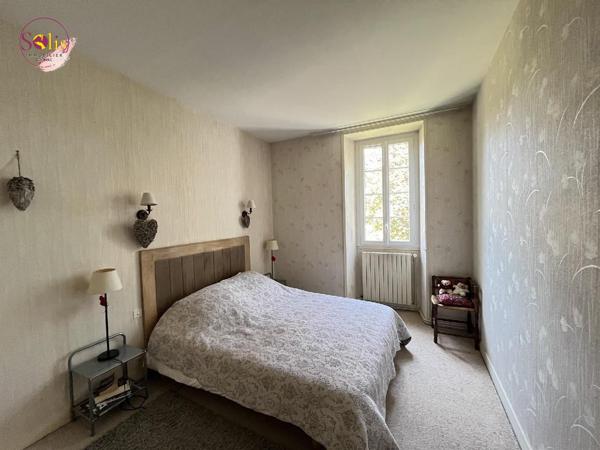 Propriété charentaise à 10 minutes de COGNAC ! À ...