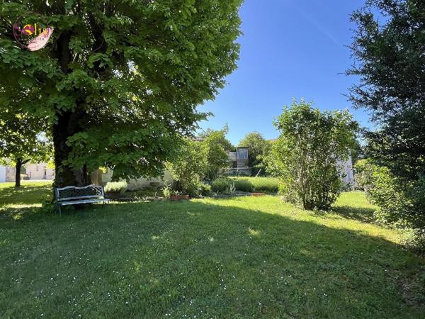 Propriété charentaise à 10 minutes de COGNAC ! À ...