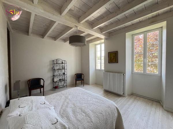 Propriété charentaise à 10 minutes de COGNAC ! À ...