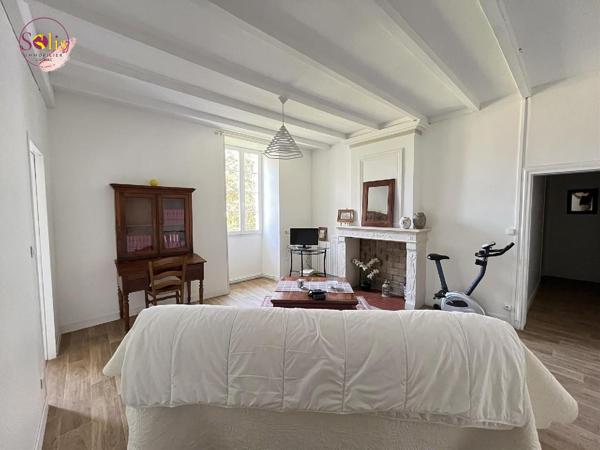 Propriété charentaise à 10 minutes de COGNAC ! À ...