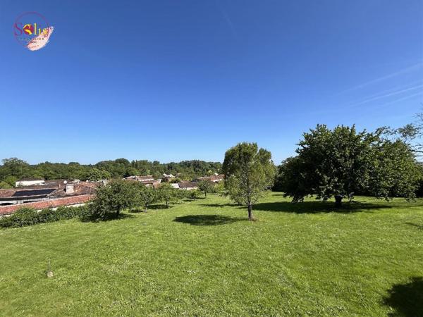 Propriété charentaise à 10 minutes de COGNAC ! À ...