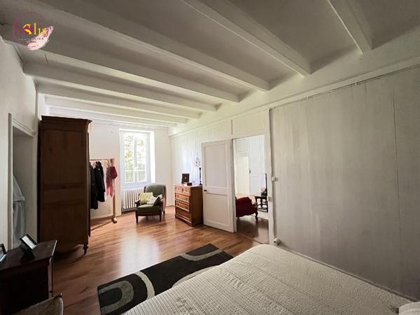 Propriété charentaise à 10 minutes de COGNAC ! À ...