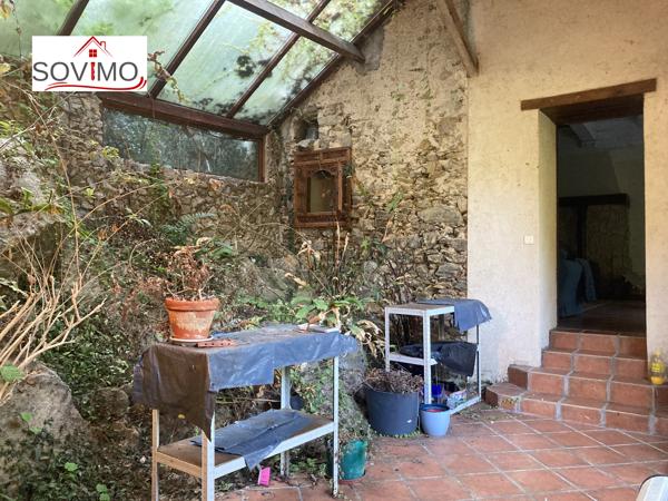 DANS UN CADRE EXCEPTIONNEL, ANCIEN MOULIN DU XVIIe siècle AVEC MAISON, GITE, TERRAIN BORD RIVIÈRE